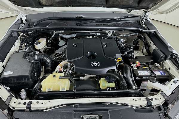 2021 Toyota HILUX SR5 (4x4) GUN126R FACELIFT 4X4