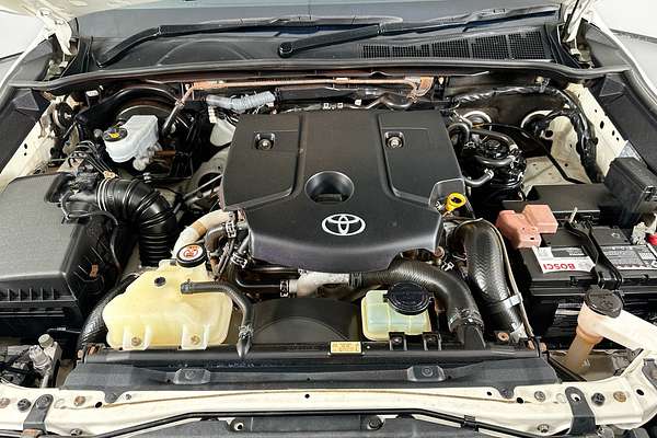 2021 Toyota HILUX SR5 (4x4) GUN126R FACELIFT 4X4