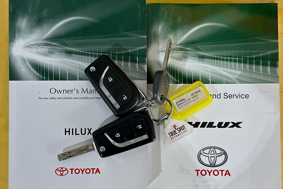 2017 Toyota HILUX SR GUN126R 4X4