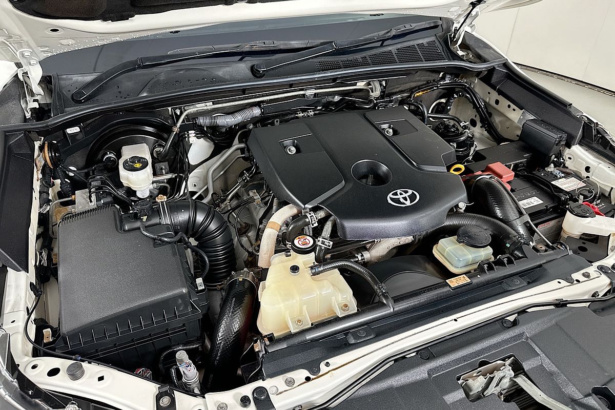 2021 Toyota HILUX SR5 (4x4) GUN126R FACELIFT 4X4