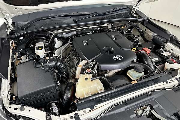 2021 Toyota HILUX SR5 (4x4) GUN126R FACELIFT 4X4