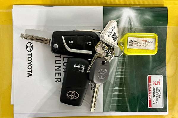 2021 Toyota HILUX SR (4x4) GUN126R FACELIFT 4X4