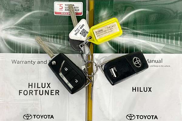 2020 Toyota HILUX SR (4x4) GUN126R FACELIFT 4X4