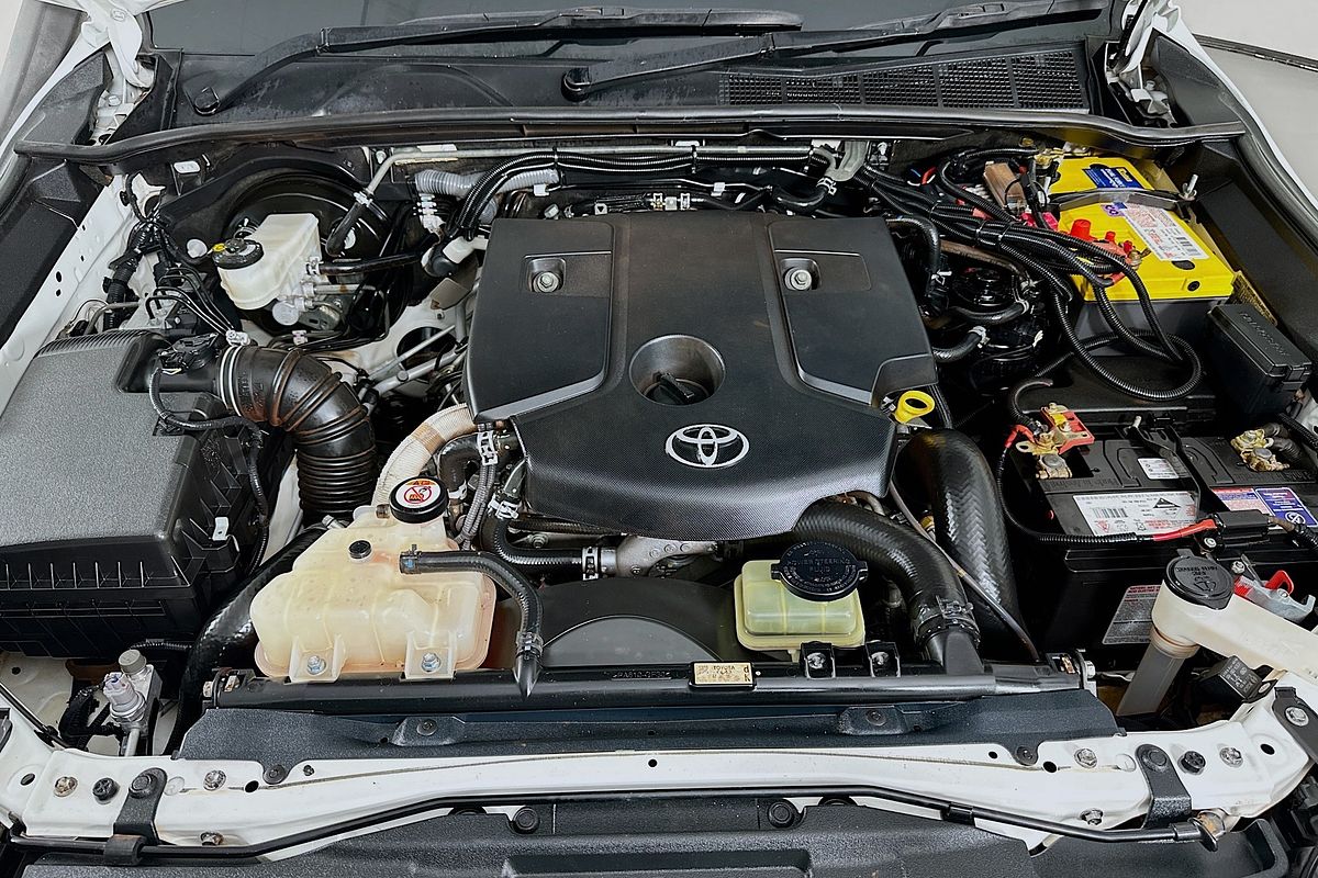 2017 Toyota HILUX SR (4x4) GUN126R 4X4