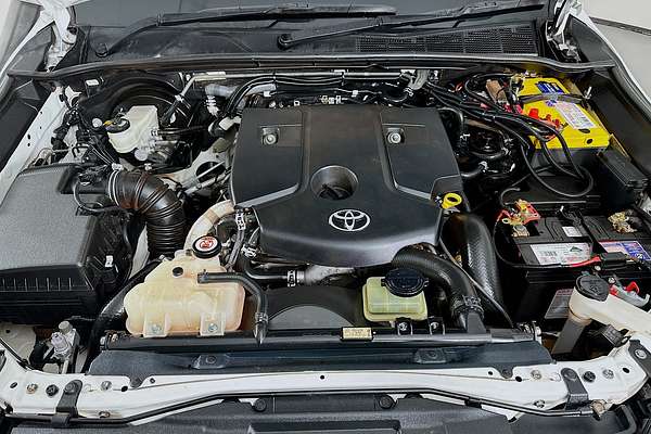 2017 Toyota HILUX SR (4x4) GUN126R 4X4