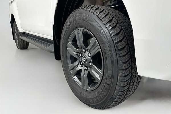 2024 Toyota HILUX SR 48V (4x4) GUN126R 4X4