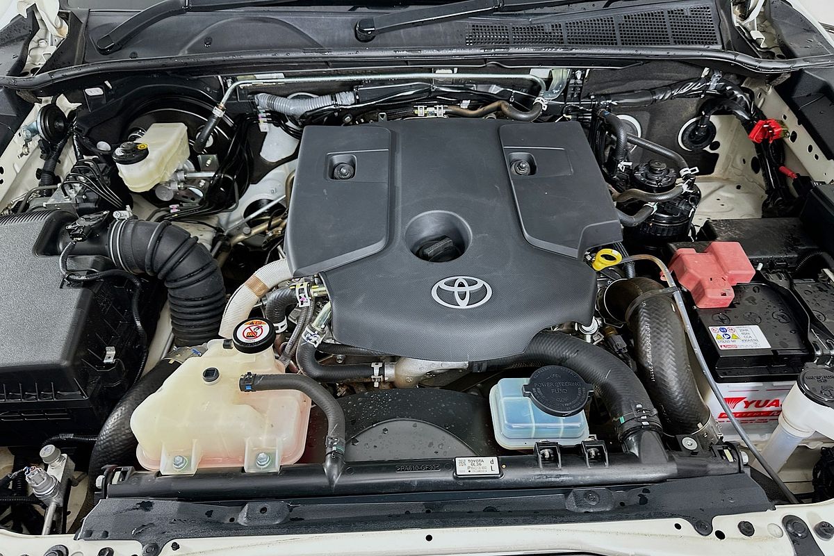 2024 Toyota HILUX SR GUN126R 4X4