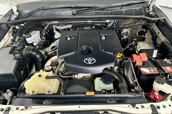 2021 Toyota HILUX SR5 (4x4) GUN126R FACELIFT 4X4