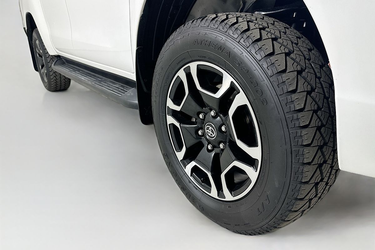 2020 Toyota HILUX SR5 (4x4) GUN126R FACELIFT 4X4