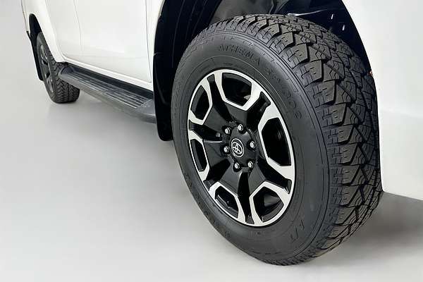2020 Toyota HILUX SR5 (4x4) GUN126R FACELIFT 4X4