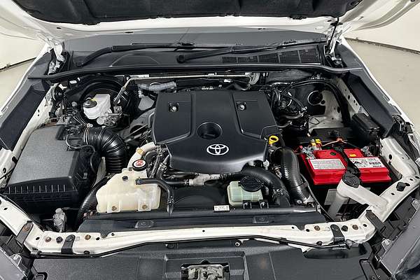 2020 Toyota HILUX SR (4x4) GUN126R FACELIFT 4X4
