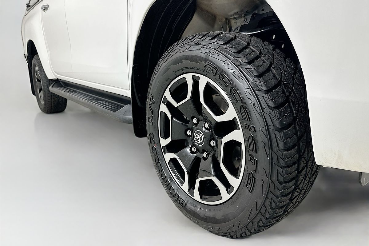 2020 Toyota HILUX SR5 (4x4) GUN126R FACELIFT 4X4
