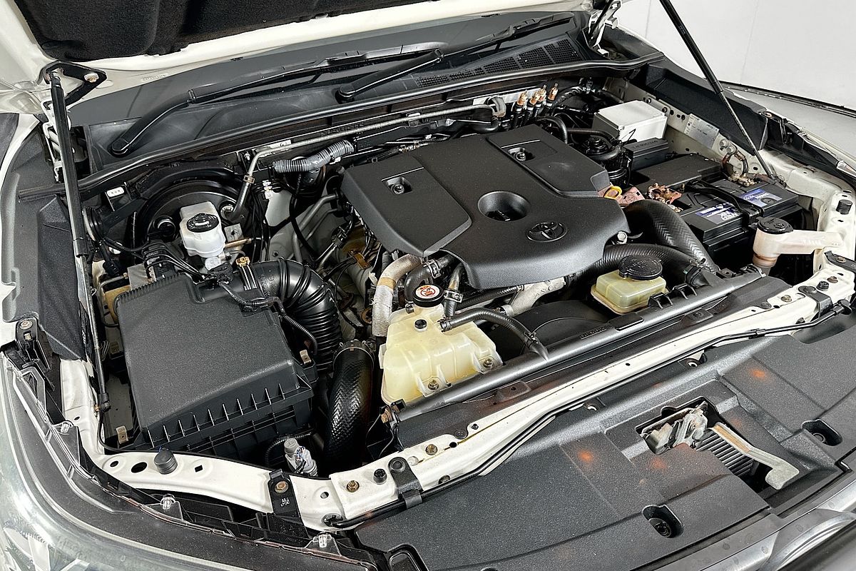 2020 Toyota HILUX SR (4x4) GUN126R FACELIFT 4X4