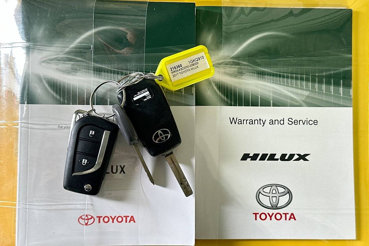 2017 Toyota HILUX SR (4x4) GUN126R 4X4