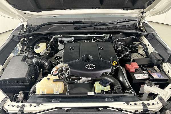 2020 Toyota Hilux SR (4x4) GUN126R FACELIFT 4X4