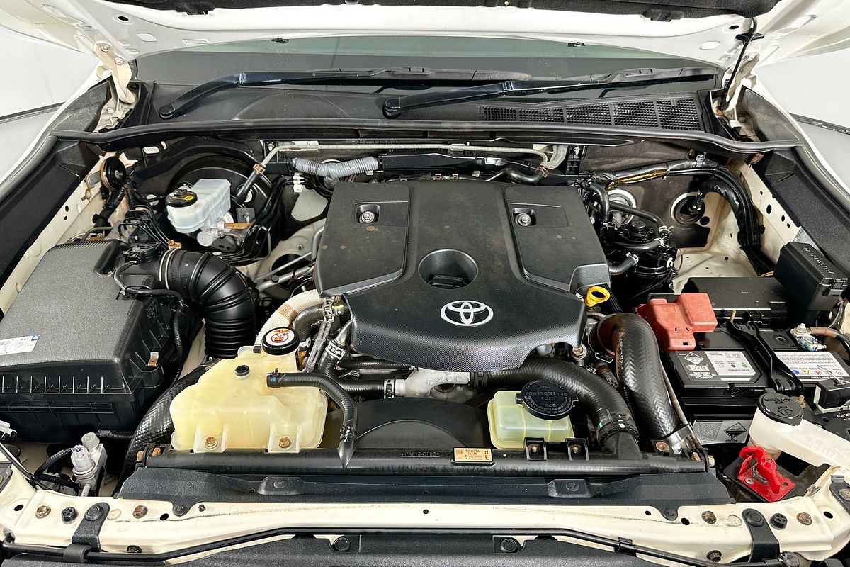 2021 Toyota HILUX SR5 (4x4) GUN126R FACELIFT 4X4