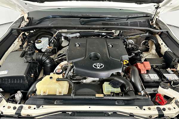 2021 Toyota HILUX SR5 (4x4) GUN126R FACELIFT 4X4