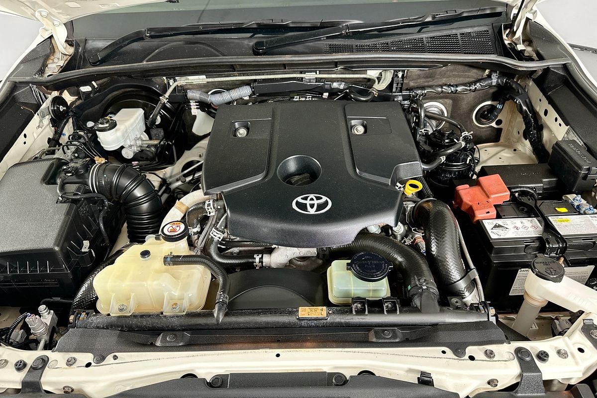 2021 Toyota HILUX SR5 (4x4) GUN126R 4X4