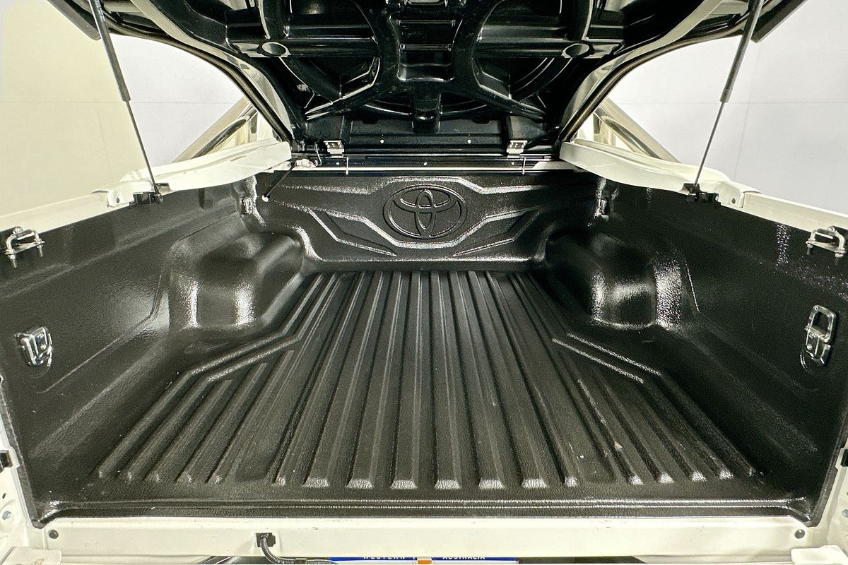 2017 Toyota HILUX SR5 (4x4) GUN126R 4X4