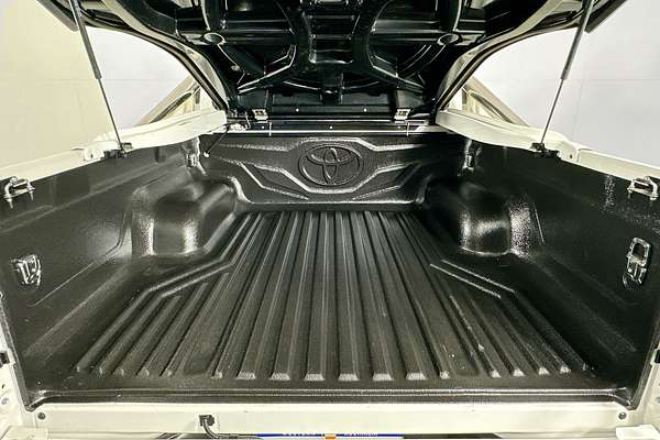 2017 Toyota HILUX SR5 (4x4) GUN126R 4X4
