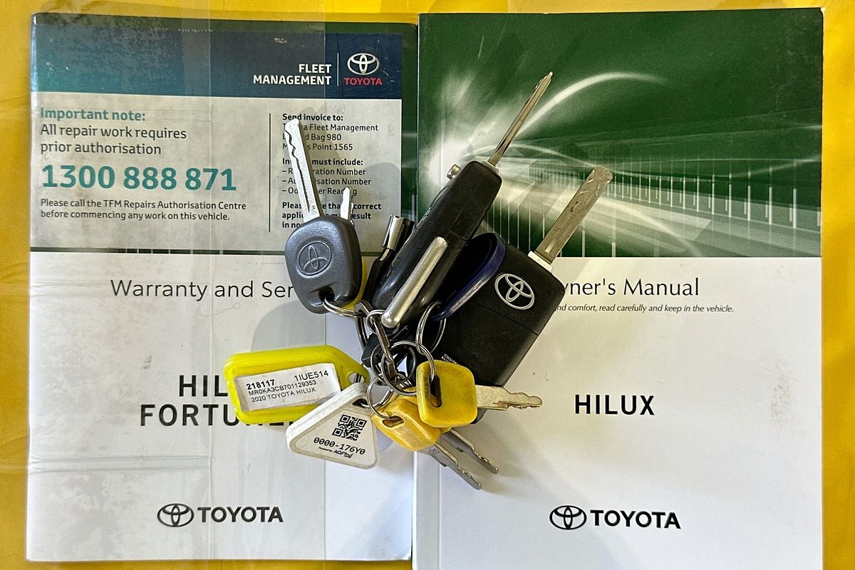 2020 Toyota HILUX SR (4x4) GUN126R FACELIFT 4X4