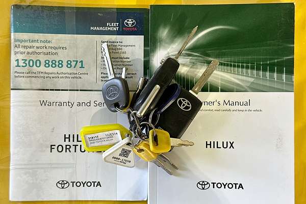 2020 Toyota HILUX SR (4x4) GUN126R FACELIFT 4X4