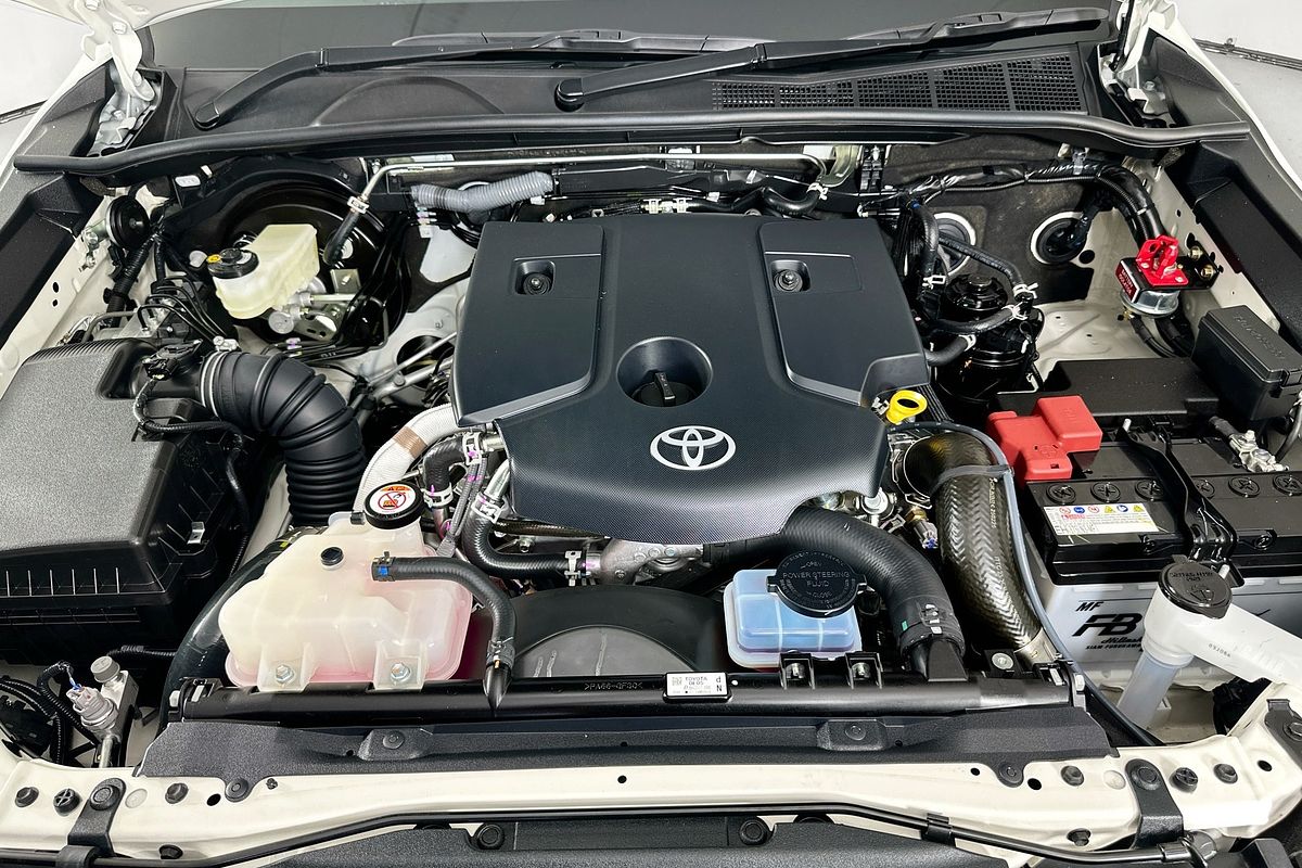 2025 Toyota HILUX SR (4x4) GUN126R RC 4X4