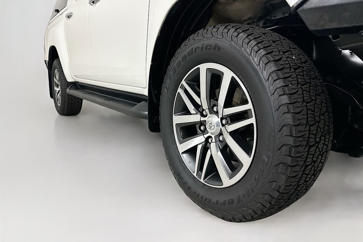 2015 Toyota HILUX SR5 (4x4) GUN126R 4X4