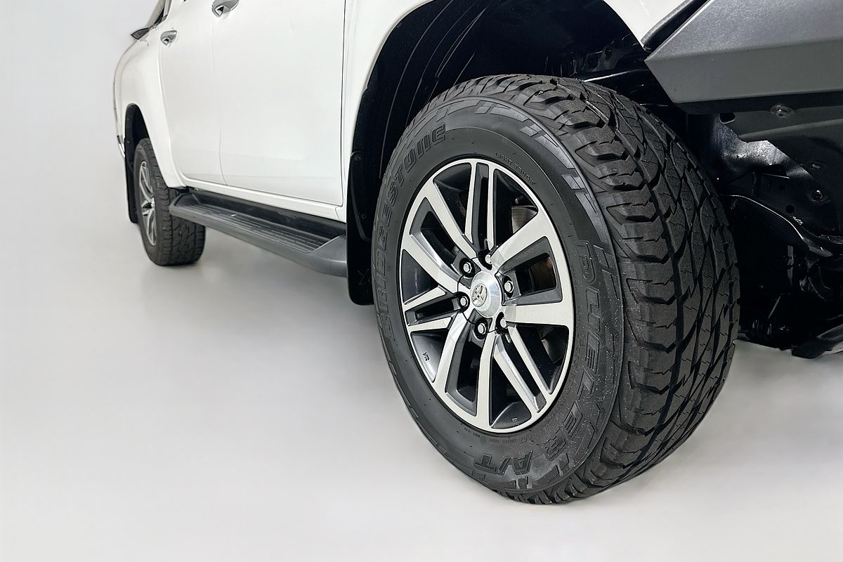 2017 Toyota HILUX SR5 (4x4) GUN126R 4X4