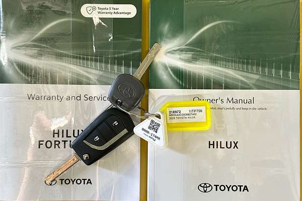 2025 Toyota HILUX SR (4x4) STEEL WHEELS GUN126R RC 4X4