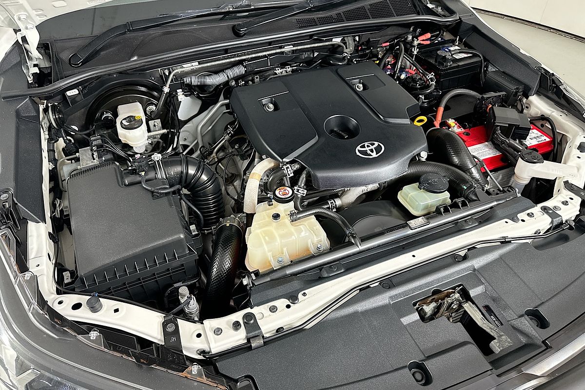 2020 Toyota HILUX SR (4x4) GUN126R FACELIFT 4X4