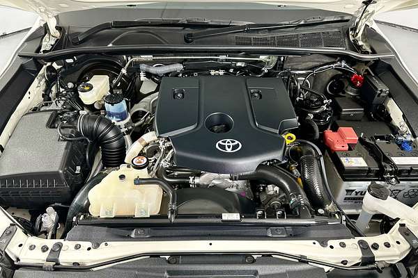 2025 Toyota HILUX SR 48V (4x4) GUN126R RC 4X4