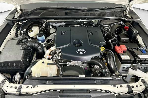 2025 Toyota HILUX SR 48V (4x4) GUN126R RC 4X4