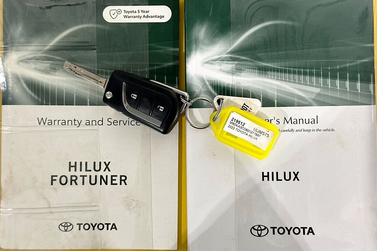 2022 Toyota HILUX SR (4x4) STEEL WHEELS GUN126R 4X4