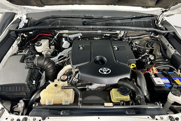 2018 Toyota HILUX SR5 (4x4) GUN126R MY17 4X4