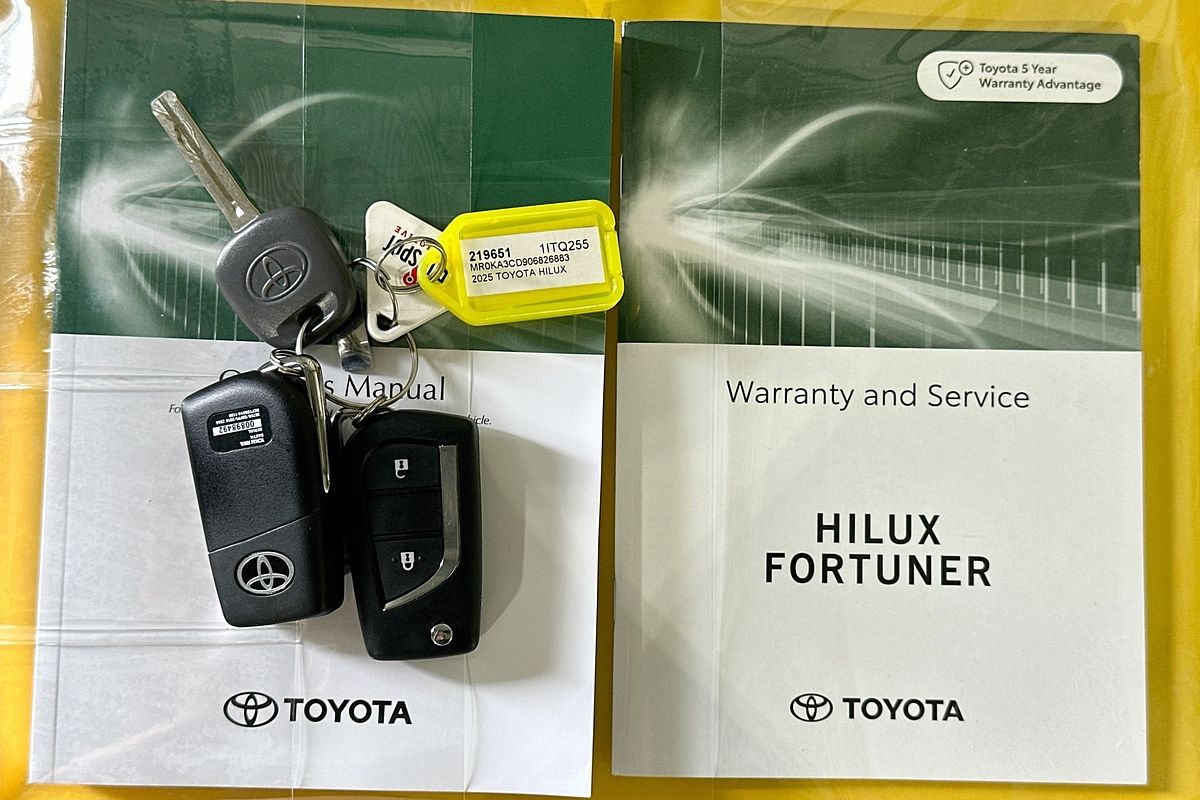 2025 Toyota HILUX SR (4x4) STEEL WHEELS GUN126R RC 4X4