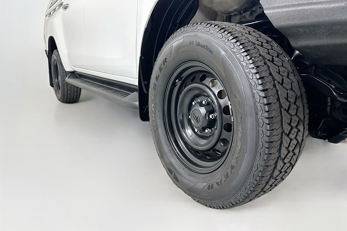 2017 Toyota HILUX SR (4x4) GUN126R 4X4