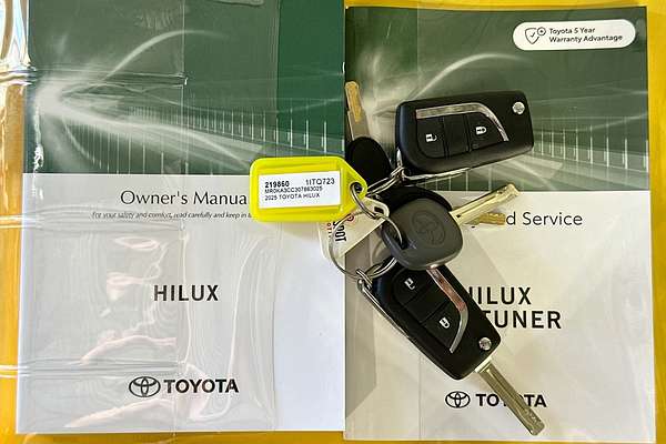 2025 Toyota HILUX SR (4x4) GUN126R RC 4X4