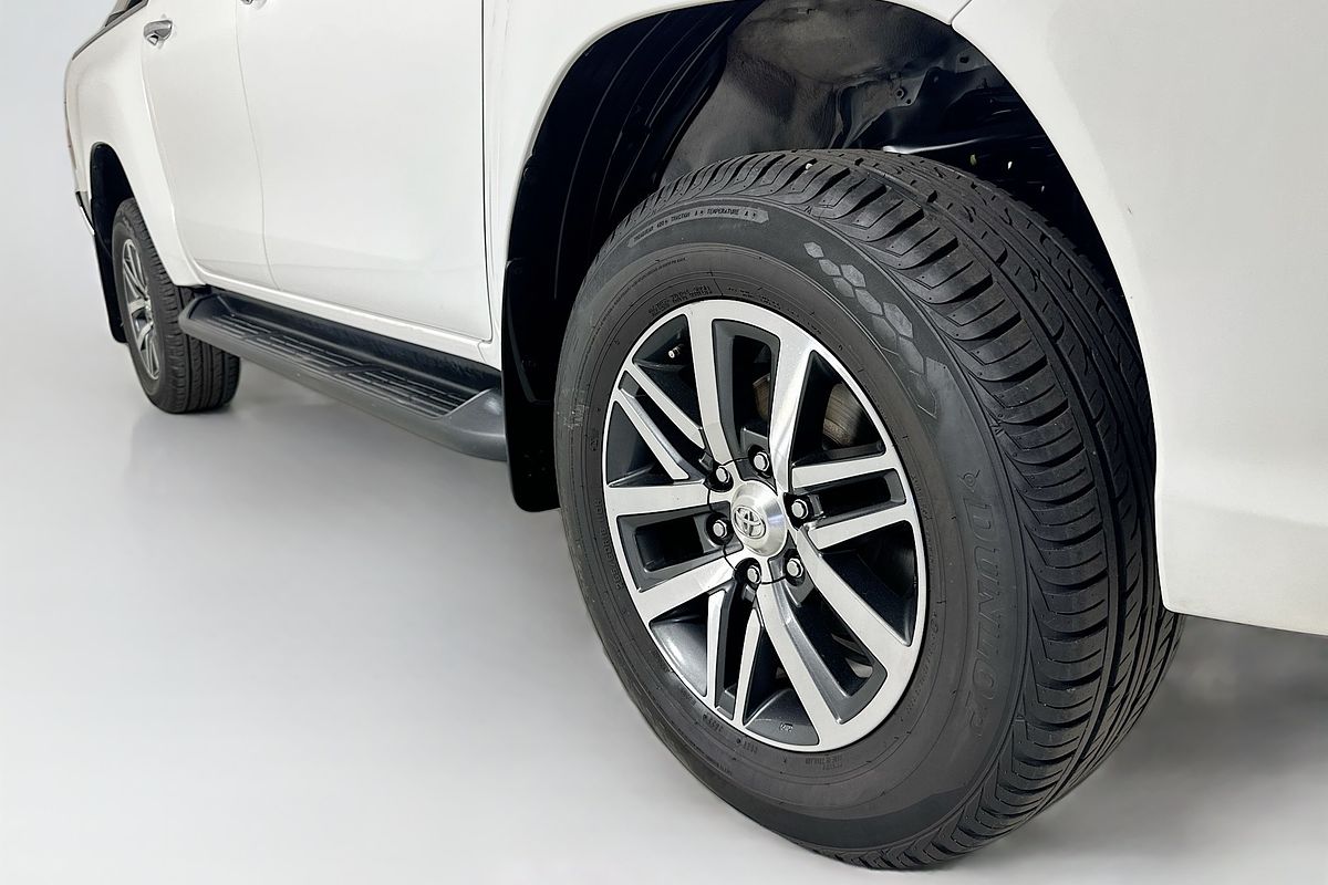 2017 Toyota HILUX SR5 (4x4) GUN126R 4X4