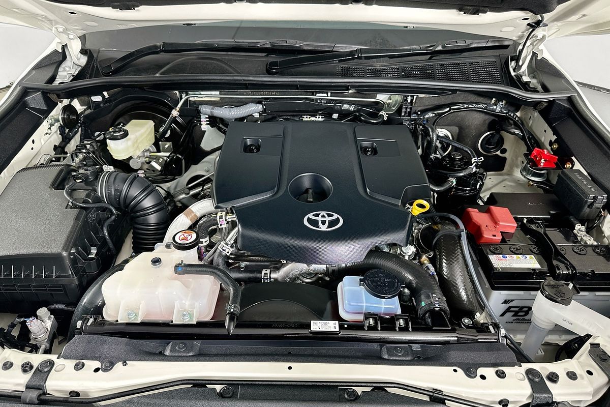 2025 Toyota Hilux SR (4x4) GUN126R RC 4X4