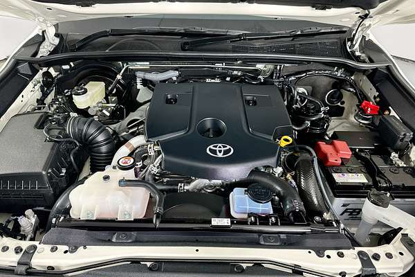 2025 Toyota Hilux SR (4x4) GUN126R RC 4X4