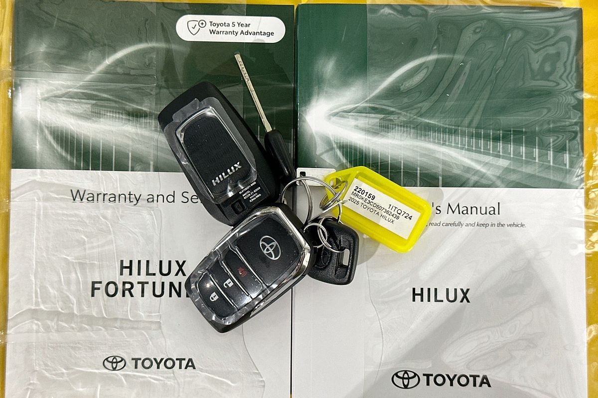 2025 Toyota HILUX SR 48V (4x4) GUN126R RC 4X4