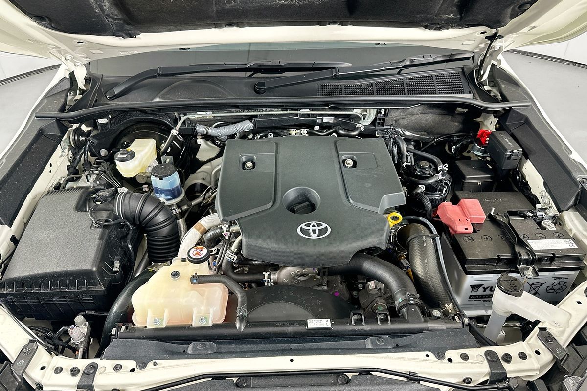 2024 Toyota HILUX SR 48V (4x4) GUN126R 4X4