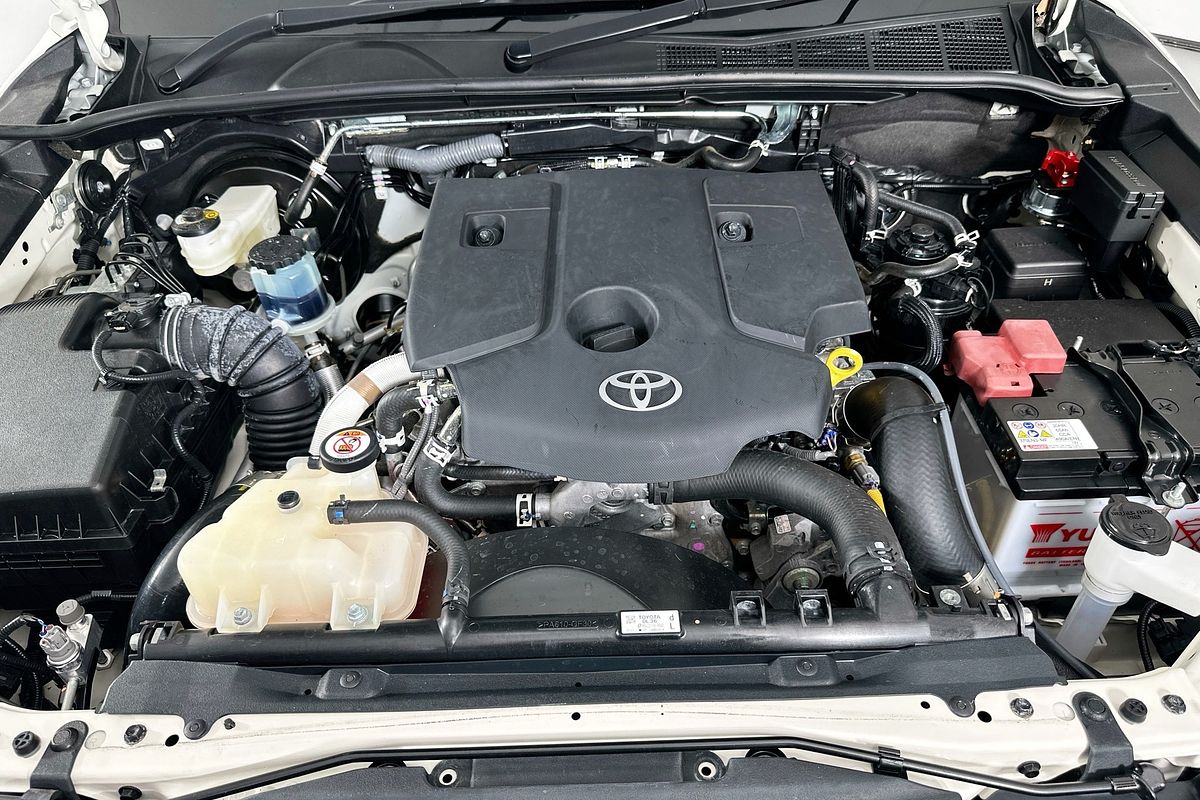 2024 Toyota HILUX SR 48V (4x4) GUN126R 4X4