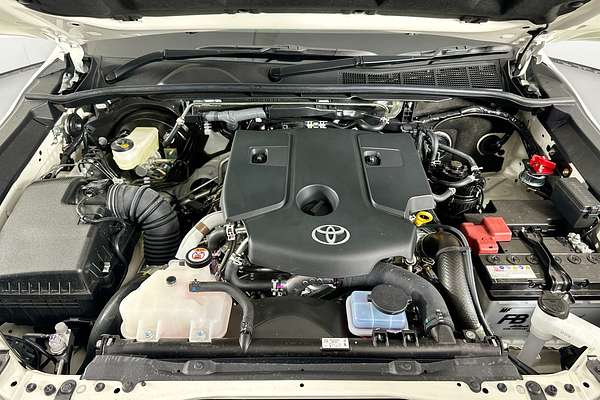 2025 Toyota HILUX SR (4x4) STEEL WHEELS GUN126R RC 4X4