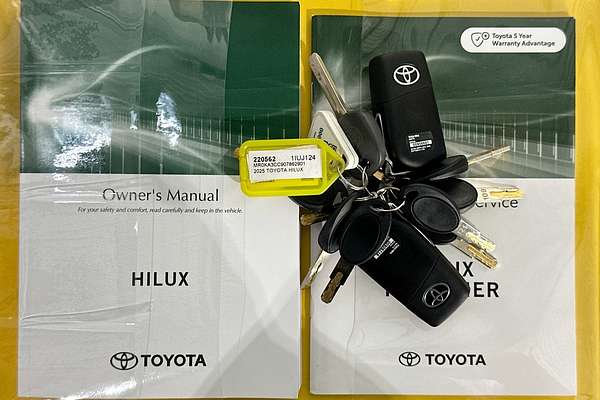 2025 Toyota HILUX SR (4x4) GUN126R RC 4X4