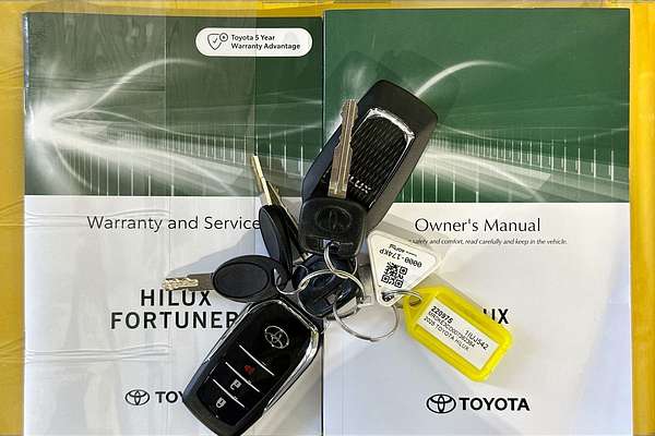 2025 Toyota HILUX SR 48V (4x4) GUN126R RC 4X4