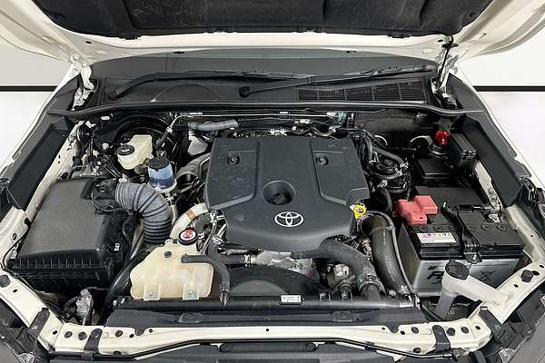 2025 Toyota HILUX SR 48V (4x4) GUN126R RC 4X4