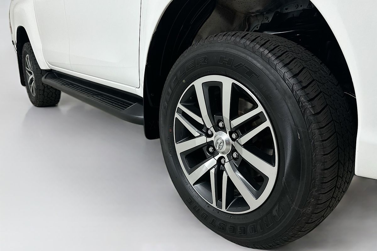 2017 Toyota HILUX SR5 (4x4) GUN126R 4X4