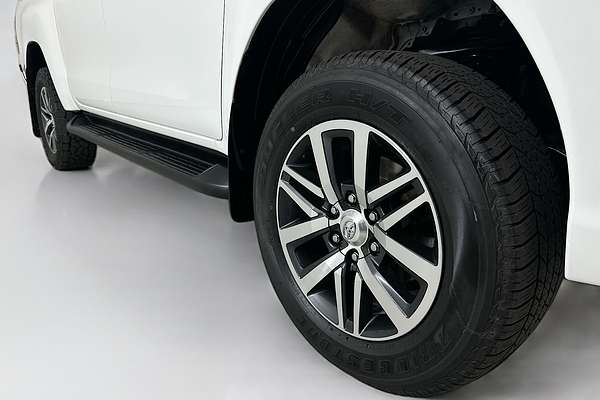 2017 Toyota HILUX SR5 (4x4) GUN126R 4X4